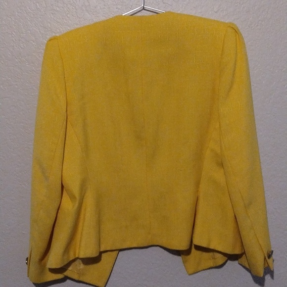 Yellow Blazer - Picture 6 of 6